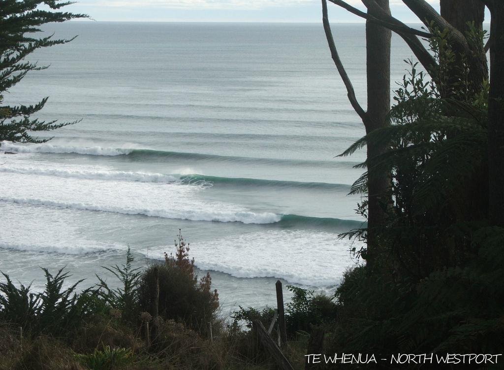 Bazil's Backpackers BBH Hostel&Surf School Westport Exterior foto