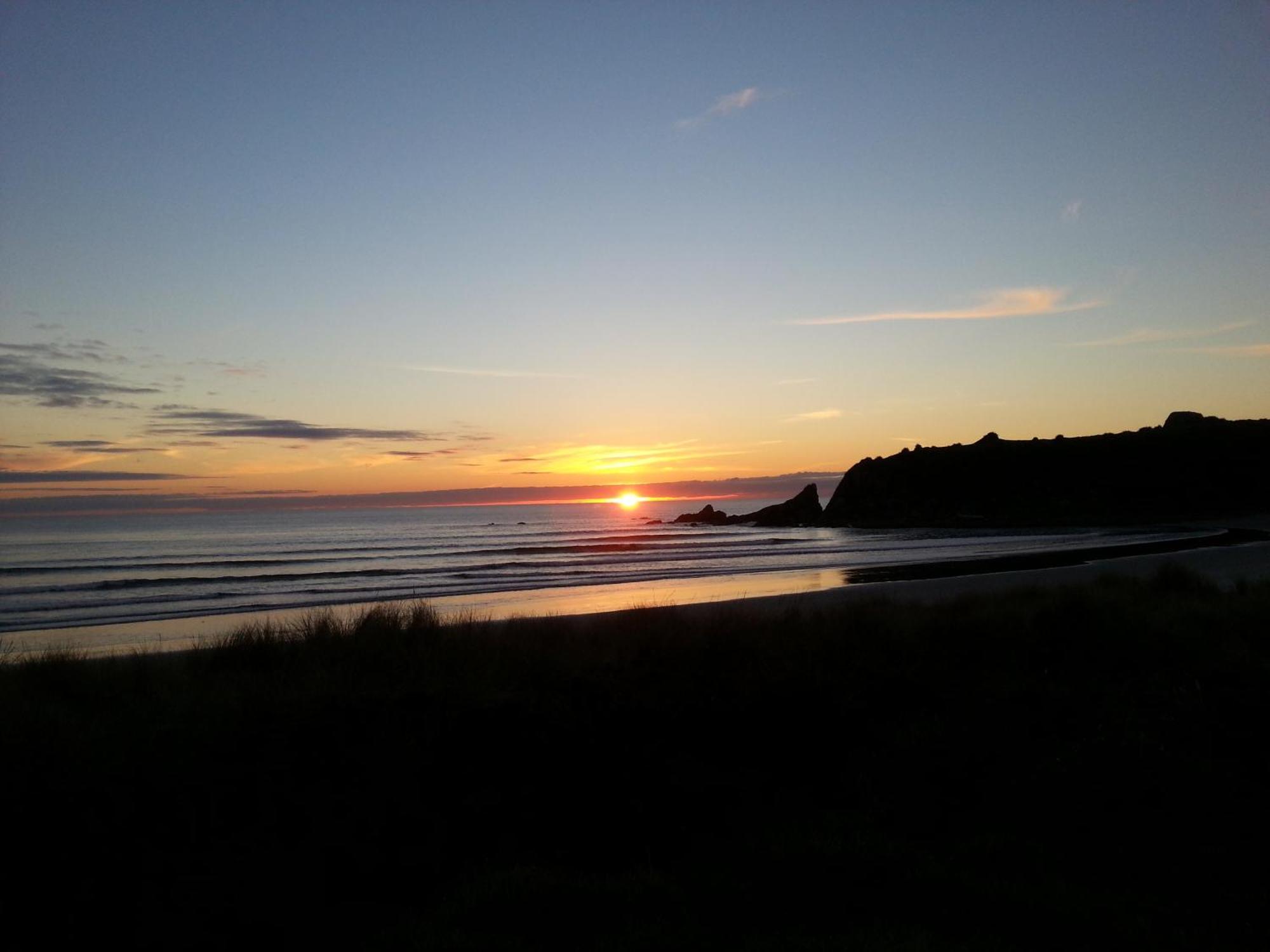 Bazil's Backpackers BBH Hostel&Surf School Westport Exterior foto
