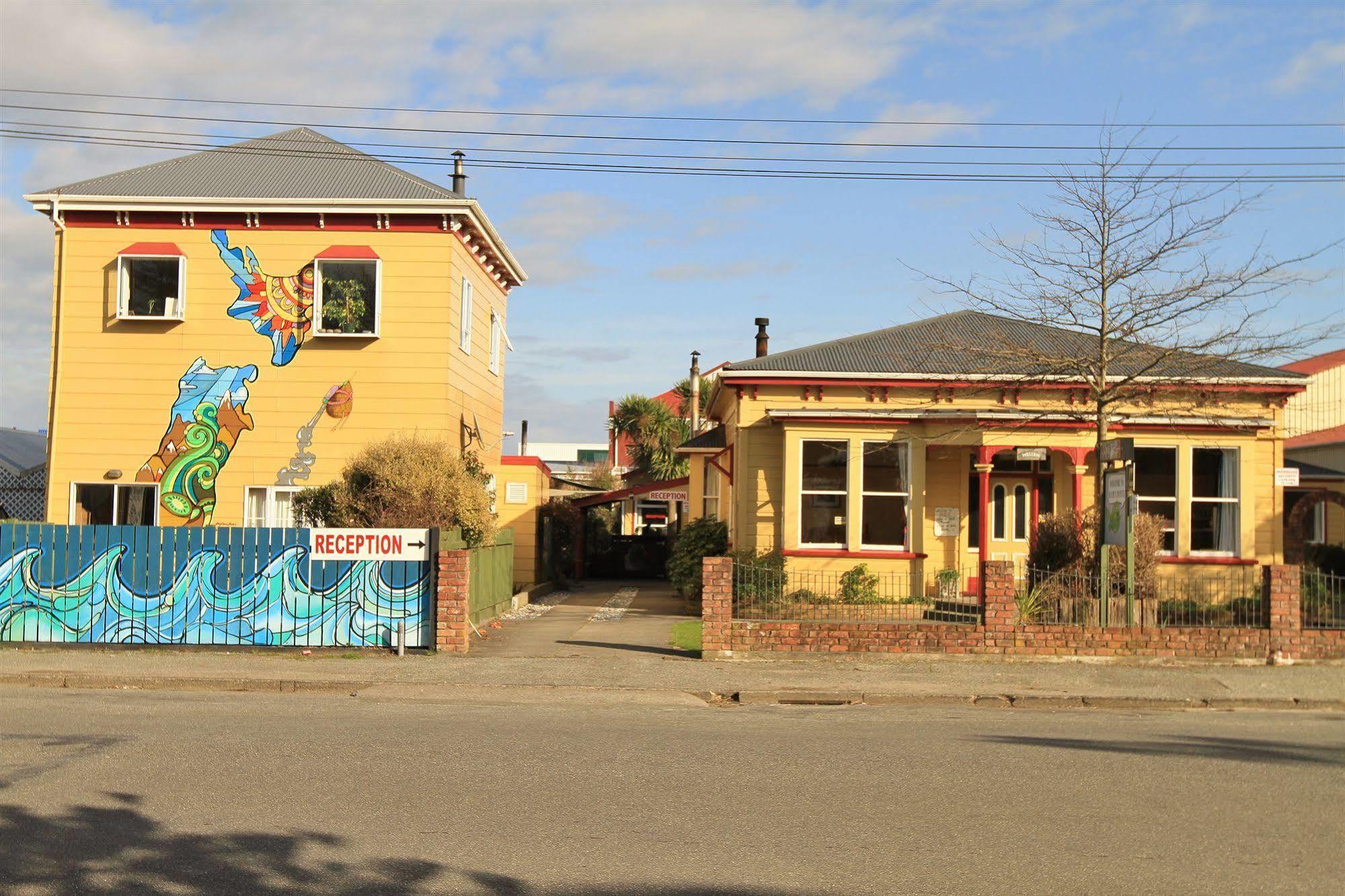 Bazil's Backpackers BBH Hostel&Surf School Westport Exterior foto