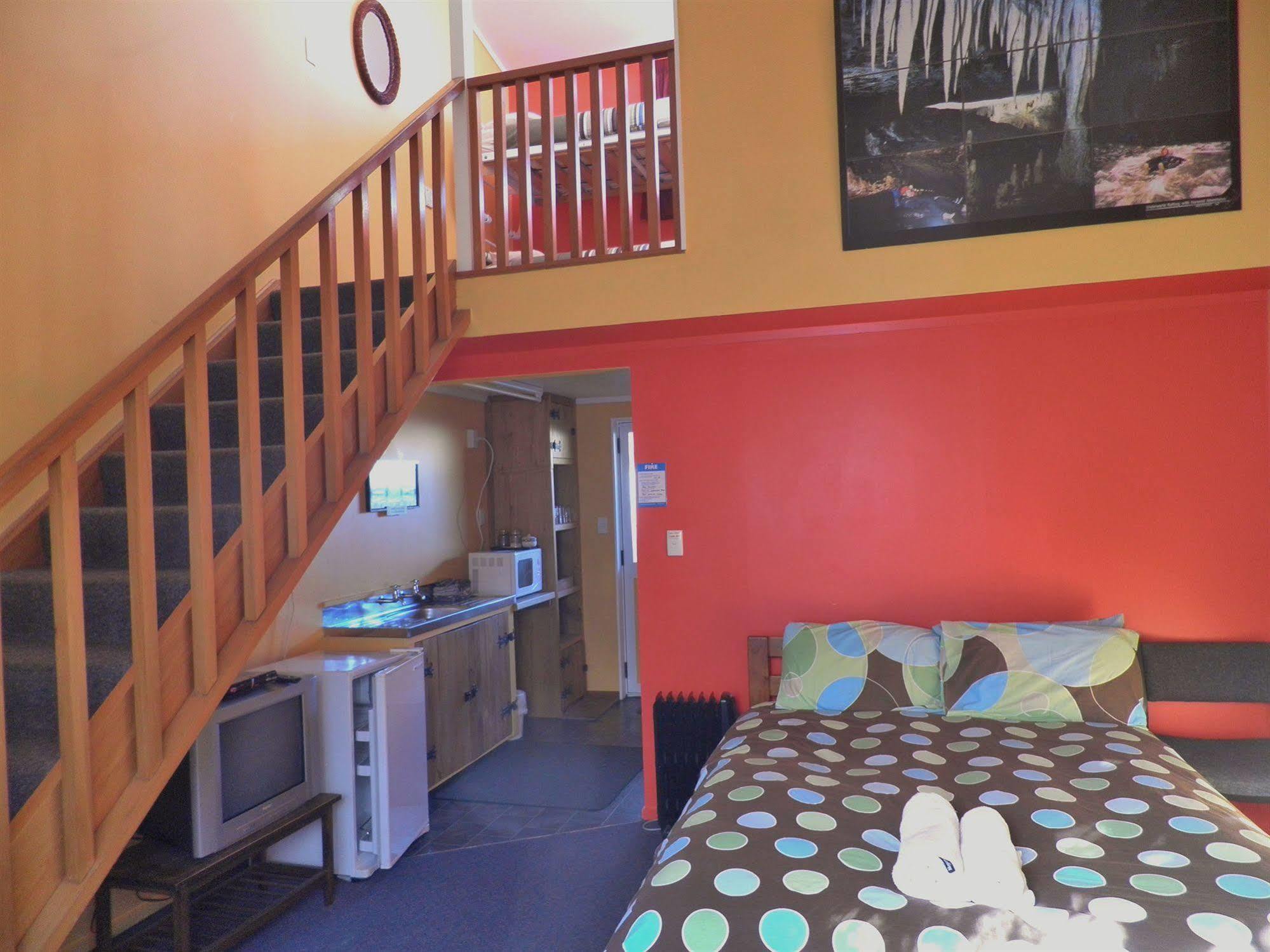 Bazil's Backpackers BBH Hostel&Surf School Westport Exterior foto