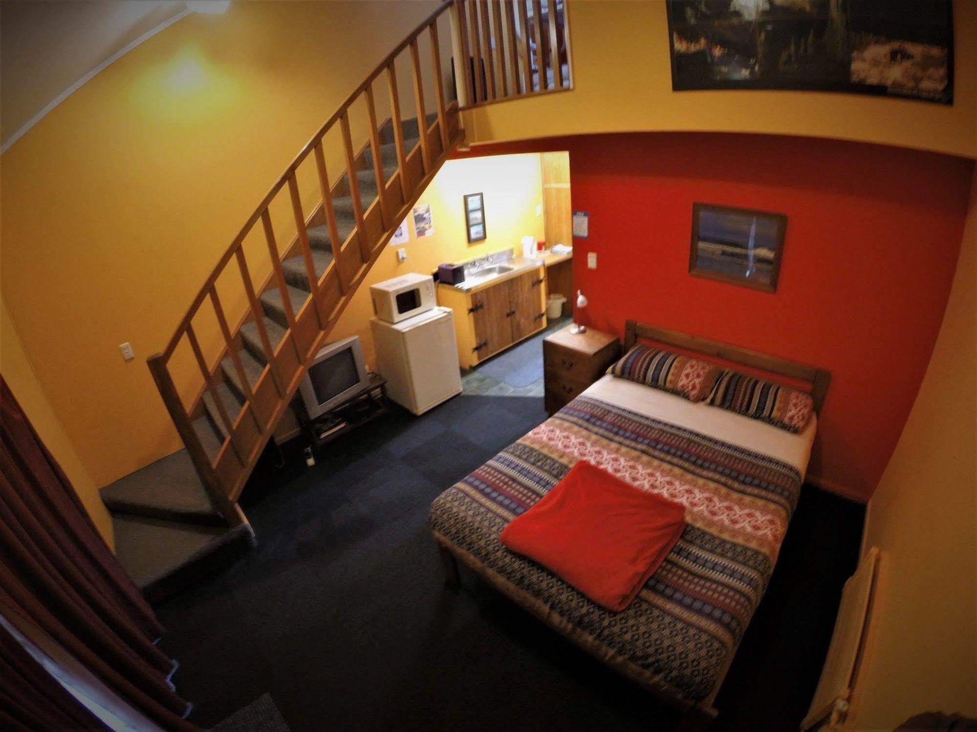 Bazil's Backpackers BBH Hostel&Surf School Westport Exterior foto